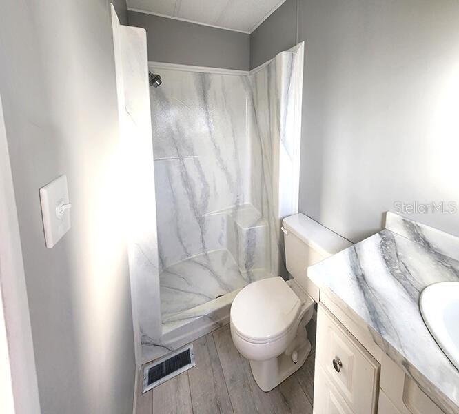 PALM LAKE ESTATES - Residential