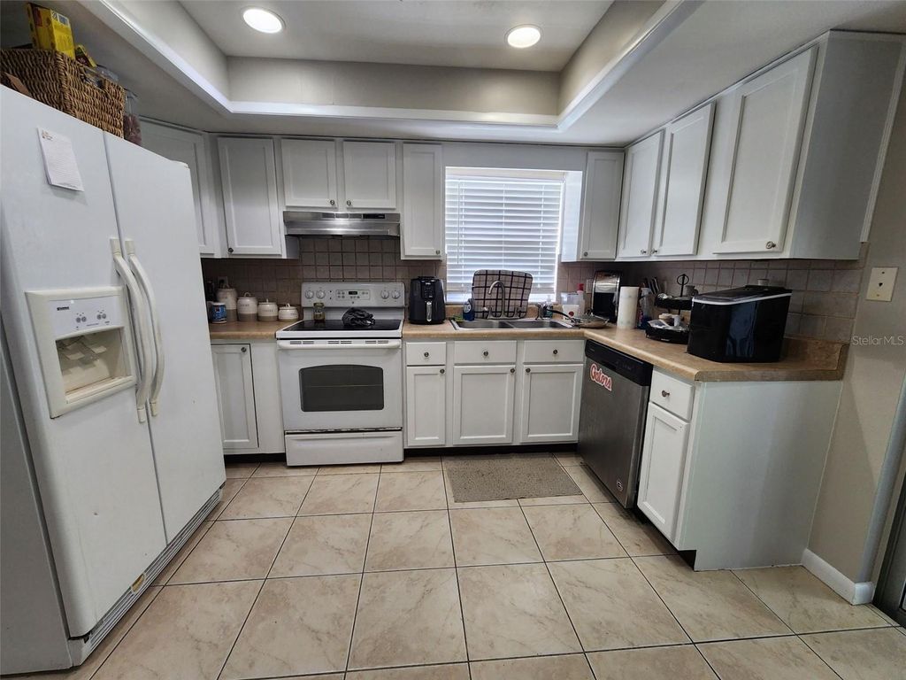 Photo of 423 Greenfield Road, Winter Haven, FL 33884 (MLS # P4936572)