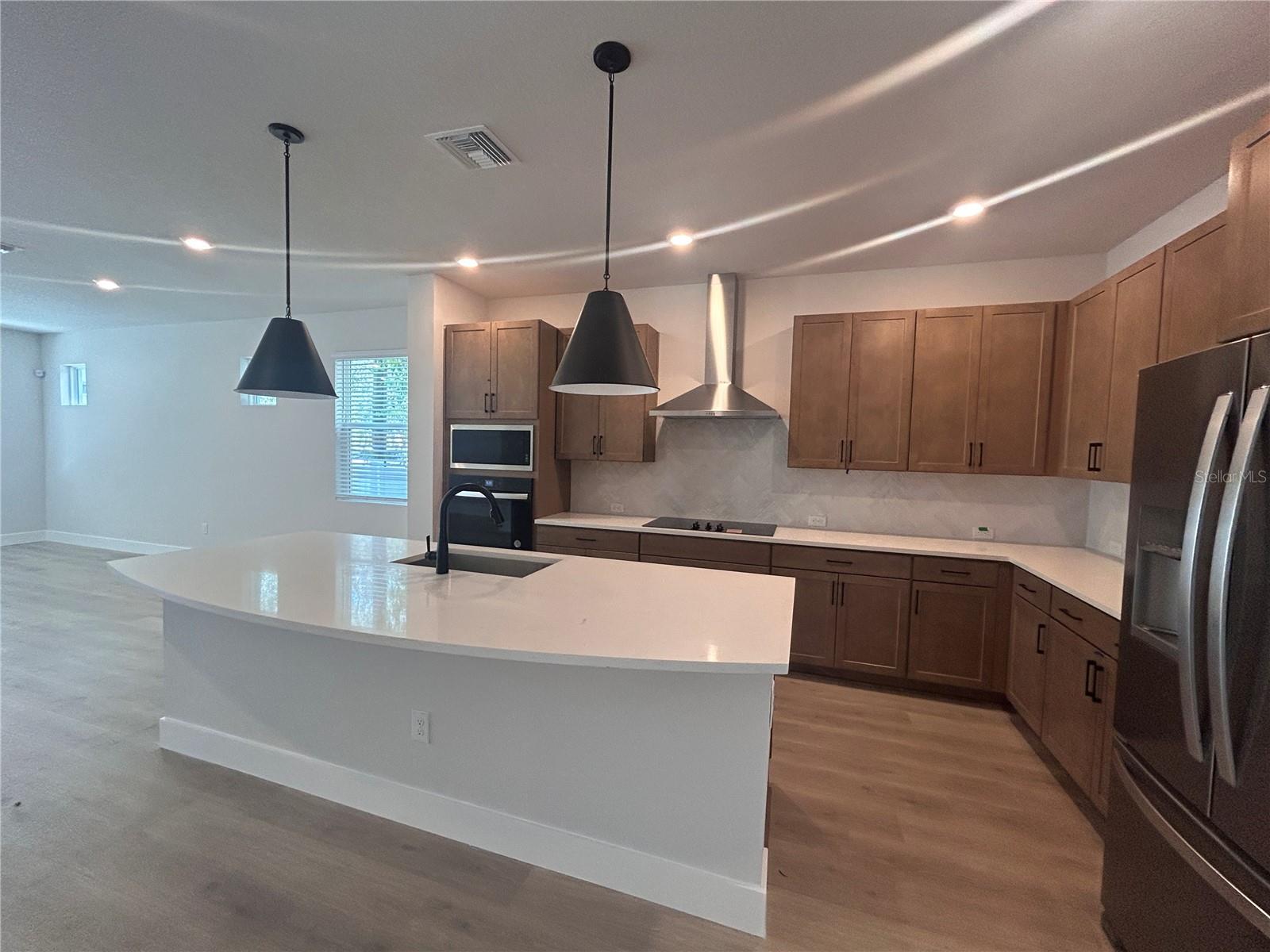 4S4 | WEST LAND - Residential