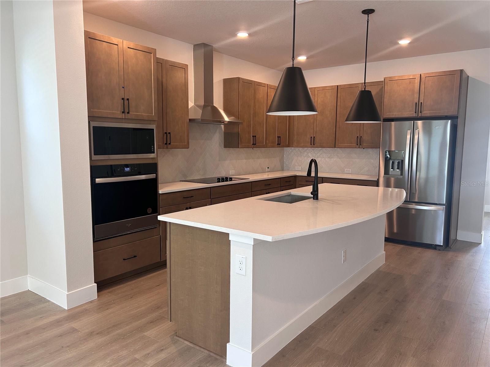 4S4 | WEST LAND - Residential