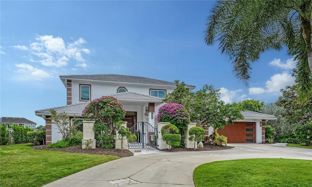 Photo of 7689 Cove Terrace, Sarasota, FL 34231 (MLS # A4708504)