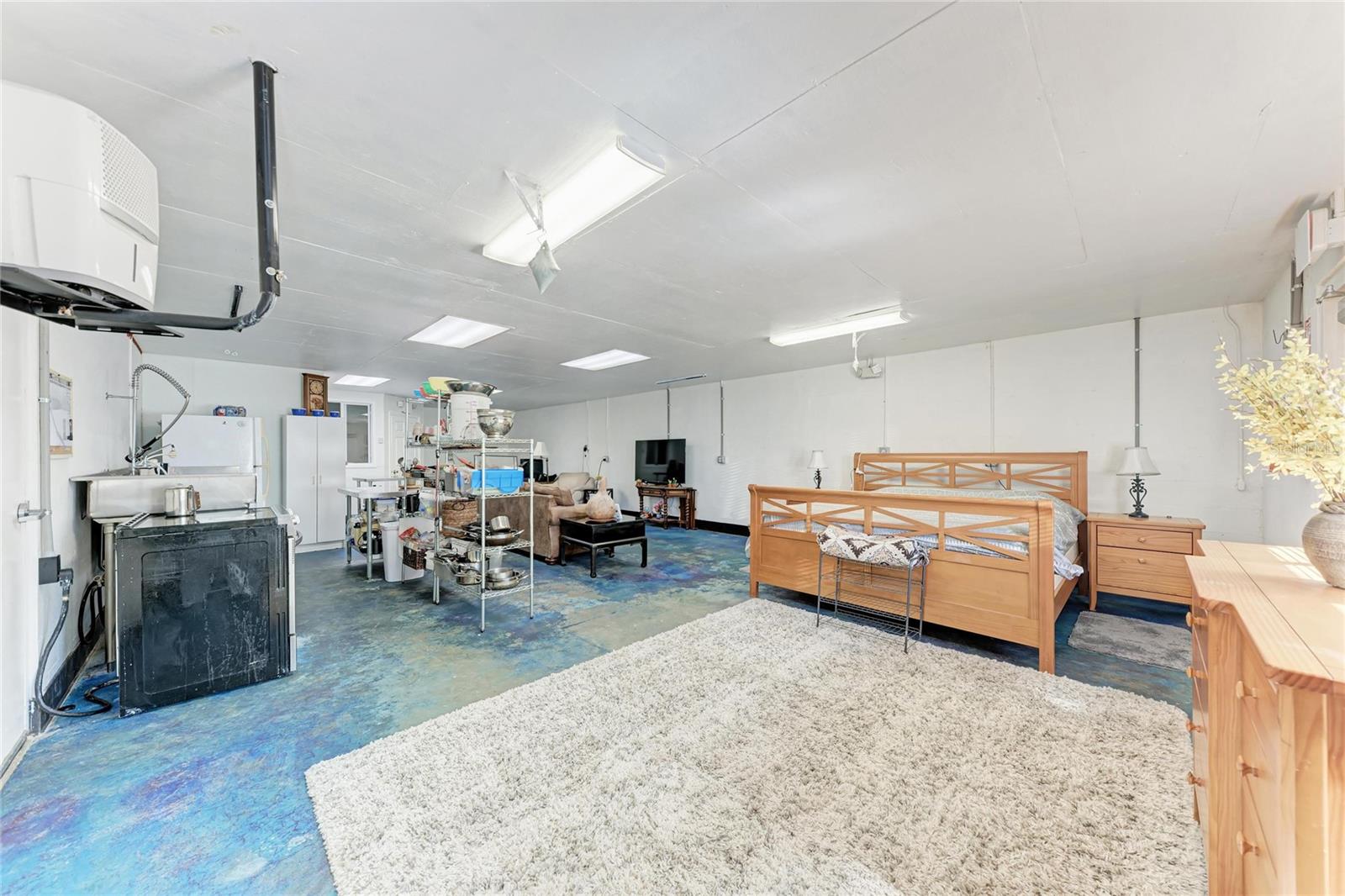 1050; N 1/4 OF 15/34/17 - Residential