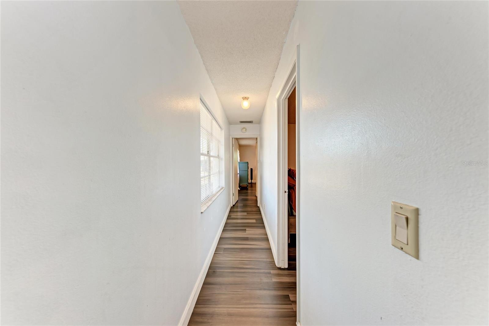 1050; N 1/4 OF 15/34/17 - Residential