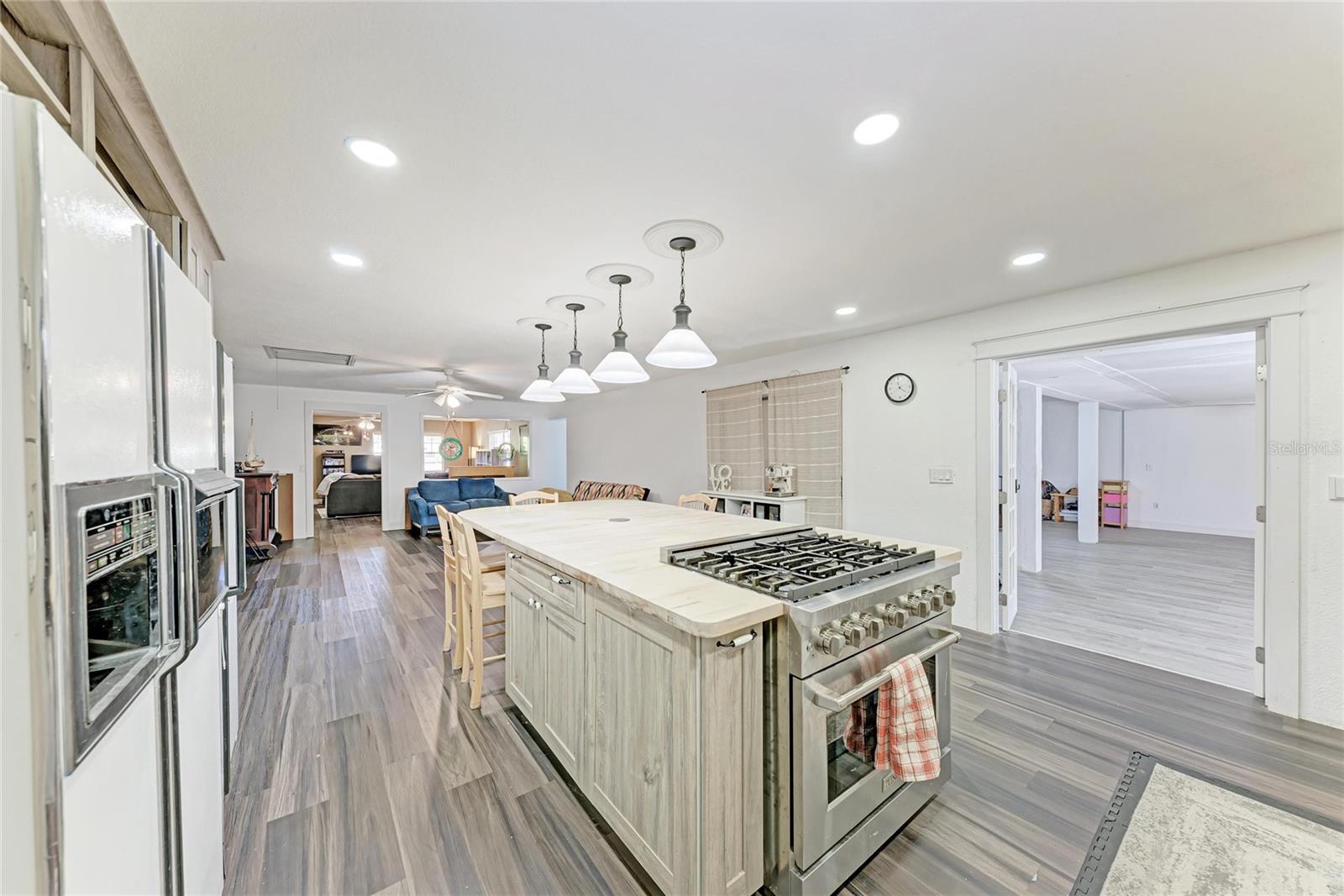 1050; N 1/4 OF 15/34/17 - Residential