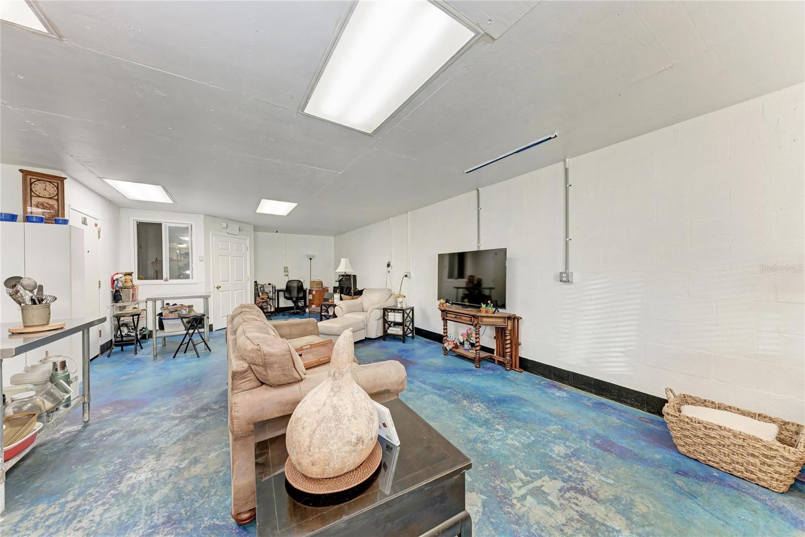 1050; N 1/4 OF 15/34/17 - Residential