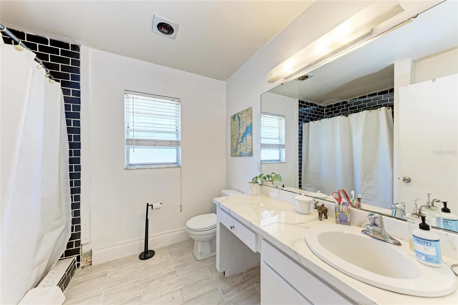 1050; N 1/4 OF 15/34/17 - Residential