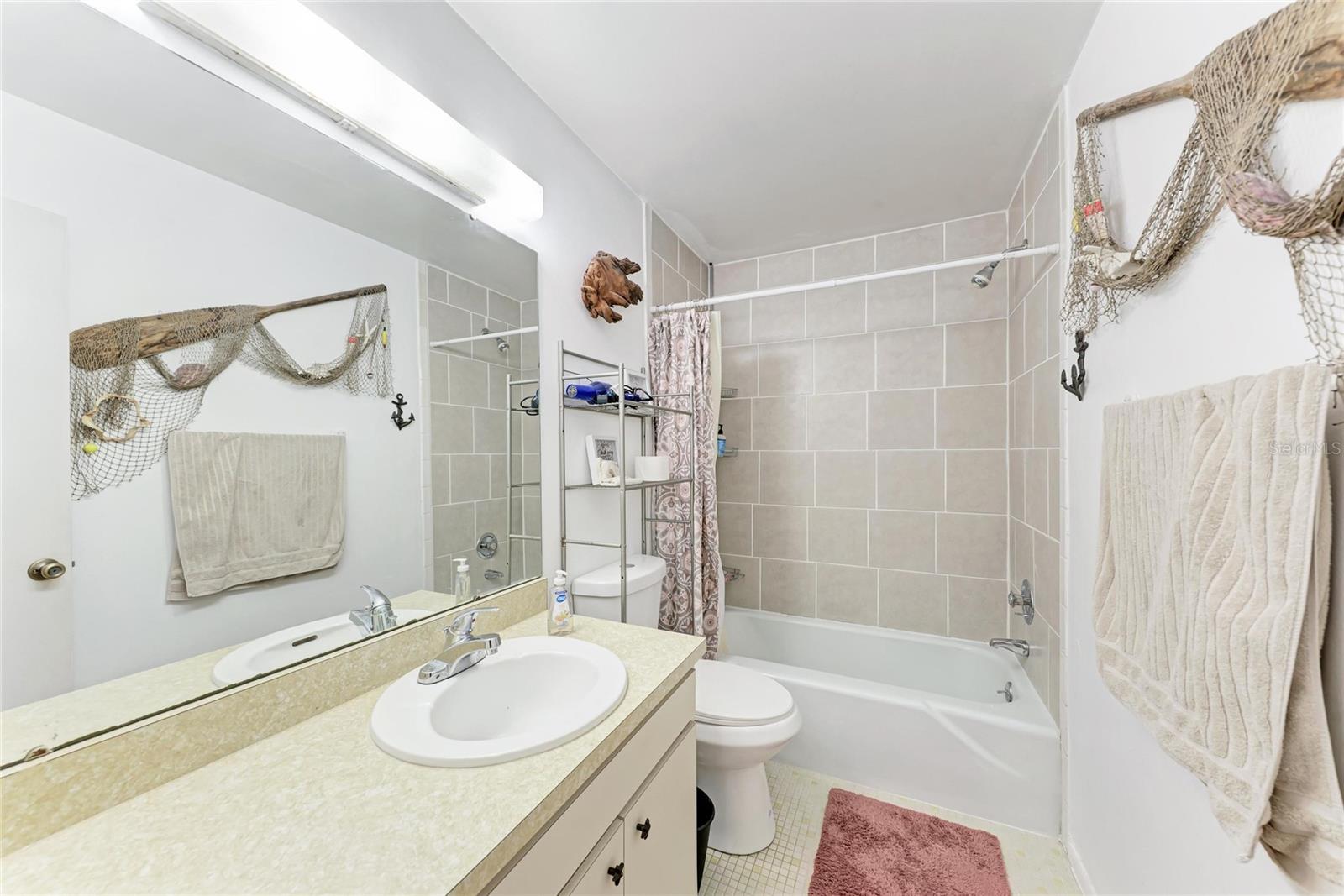 1050; N 1/4 OF 15/34/17 - Residential