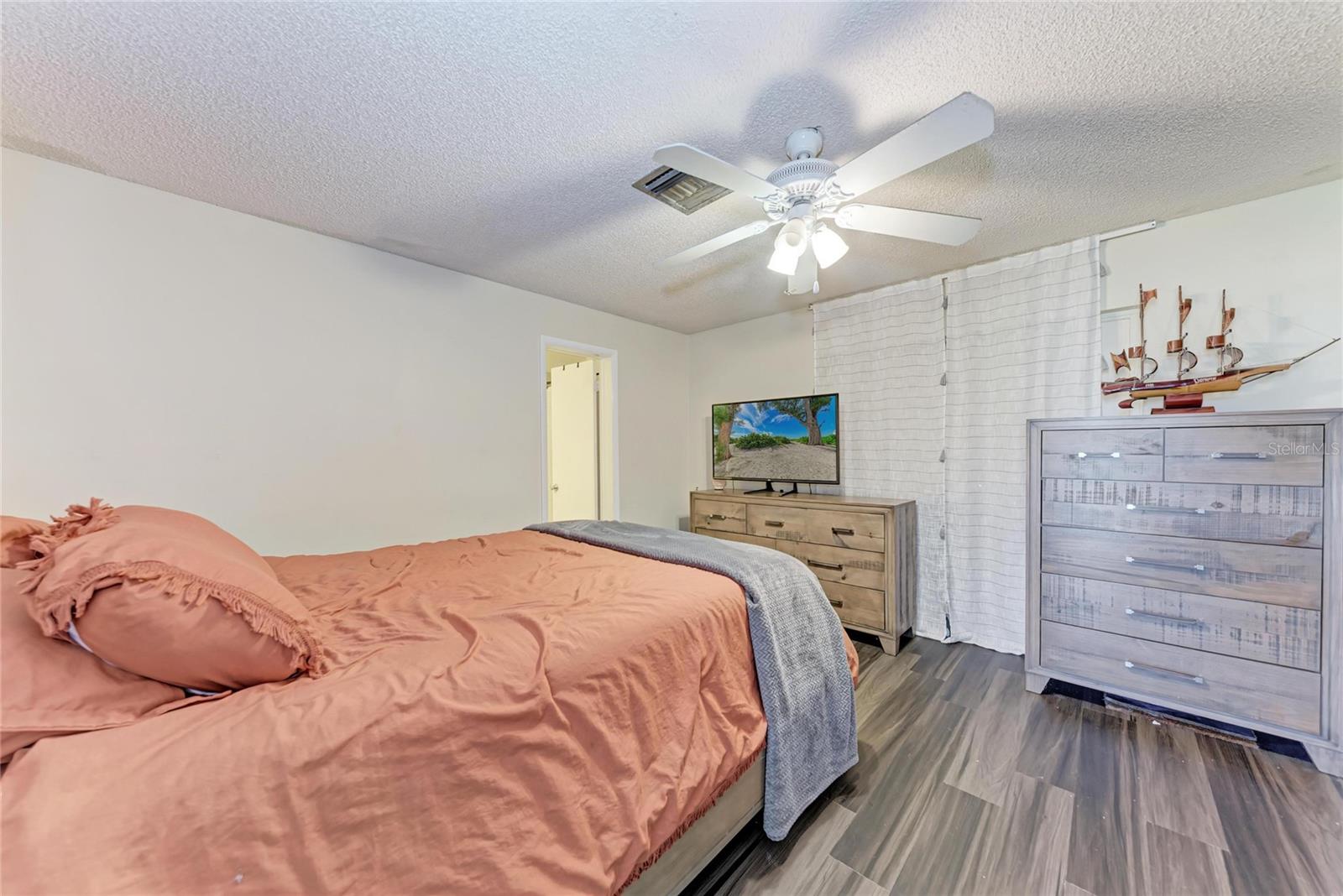 1050; N 1/4 OF 15/34/17 - Residential