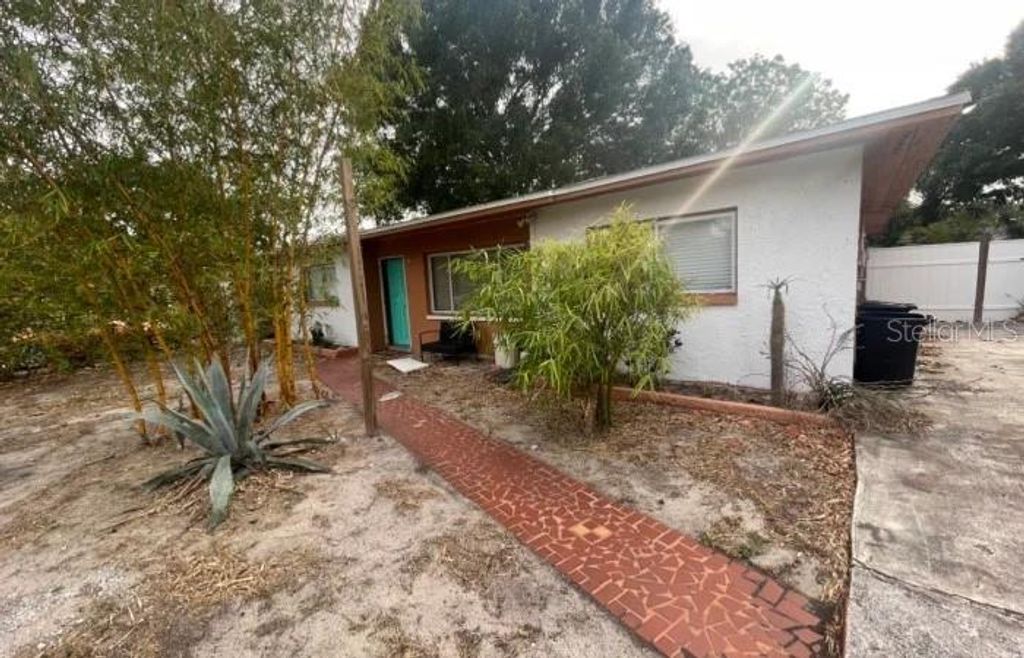 Photo of 709 W Bayshore Drive, Tarpon Springs, FL 34689 (MLS # TB8513896)