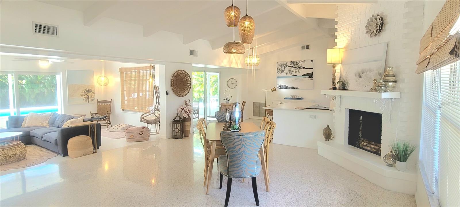 SOUTH GATE MANOR - Residential