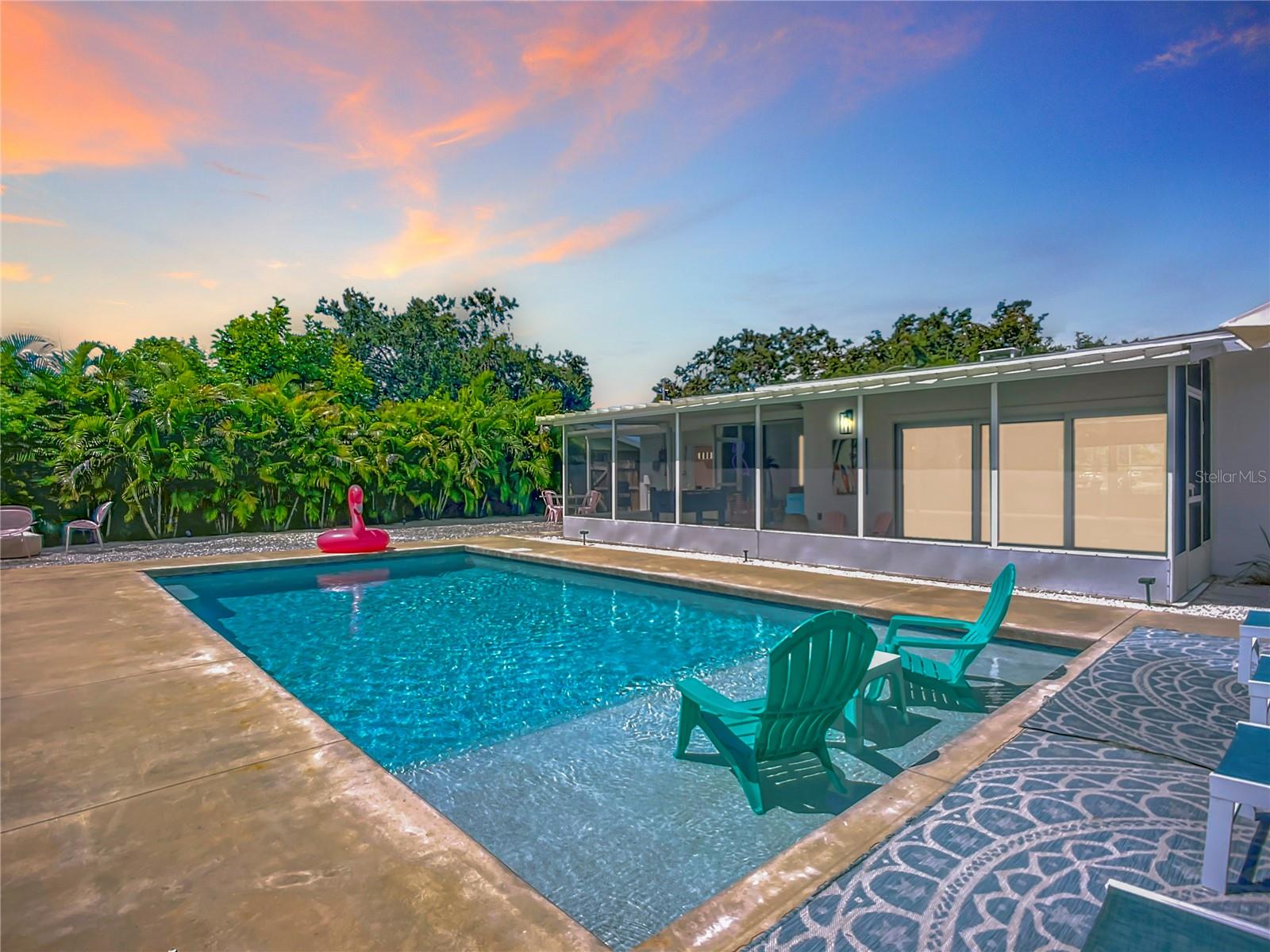 SOUTH GATE MANOR - Residential