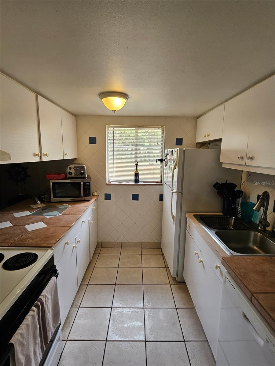 2613 PINE LAKE TER B