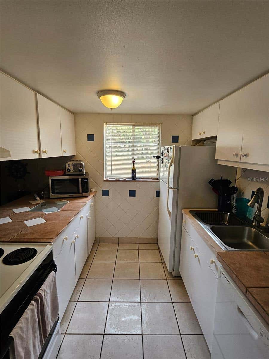 Photo of 2613 Pine Lake Ter #B, Sarasota, FL 34237 (MLS # A4696863)