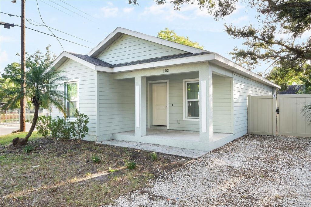 Photo of 1101 20th Street W, Bradenton, FL 34205 (MLS # TB8433036)
