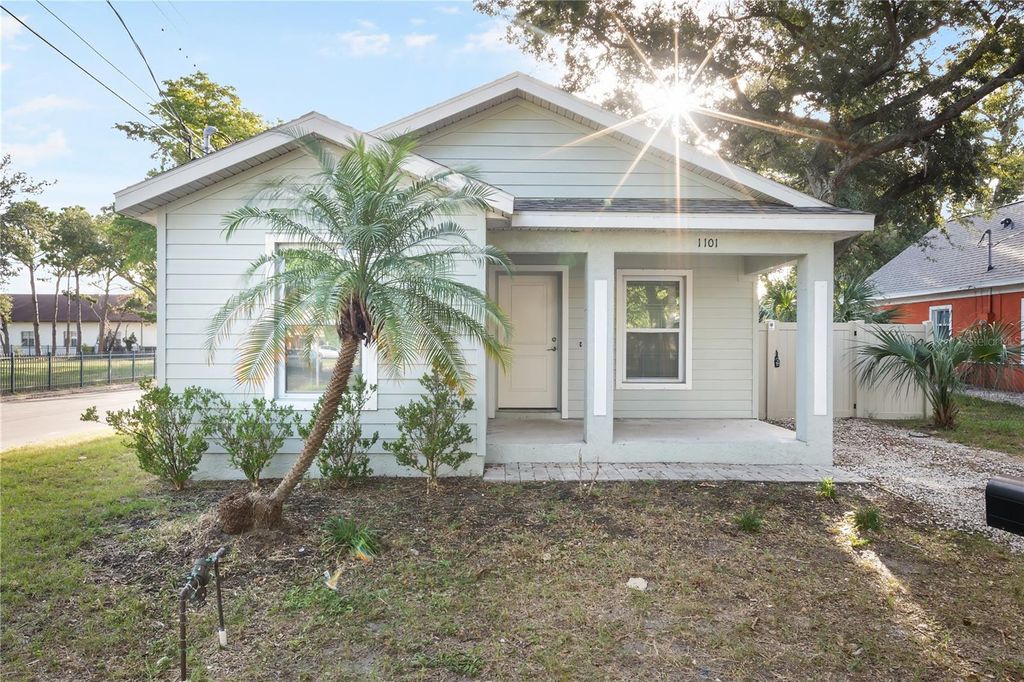 Photo of 1101 20th Street W, Bradenton, FL 34205 (MLS # TB8433036)