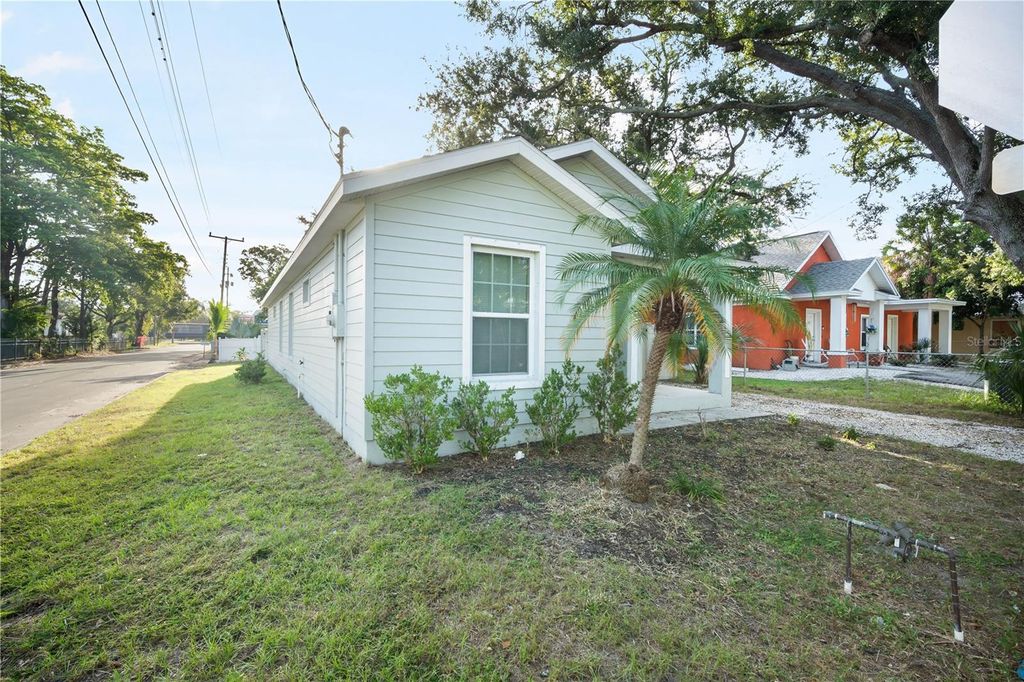 Photo of 1101 20th Street W, Bradenton, FL 34205 (MLS # TB8433036)