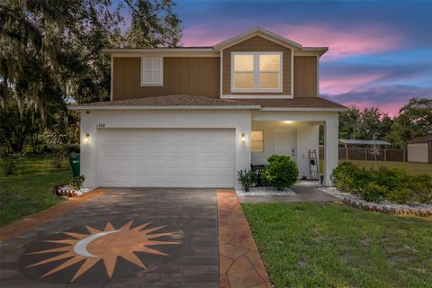 Photo of 1308 Blue Moon Lane, Fruitland Park, FL 34731 (MLS # G5099931)