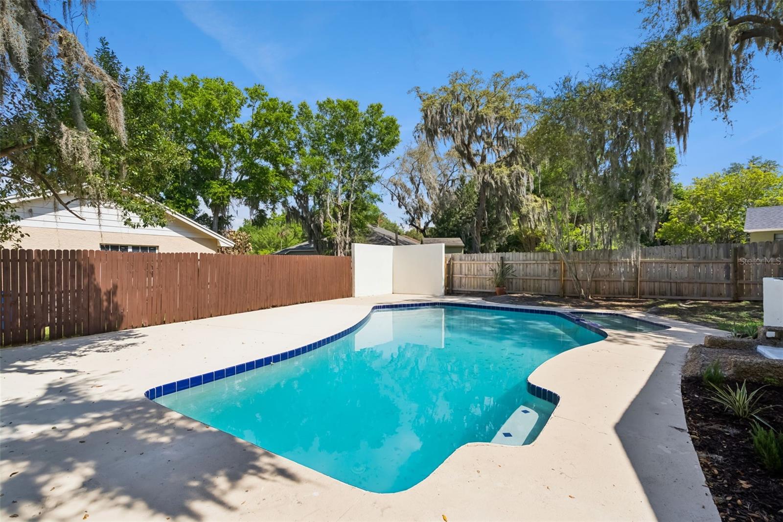 LAKE SHORE GARDENS FIRST ADD - Residential