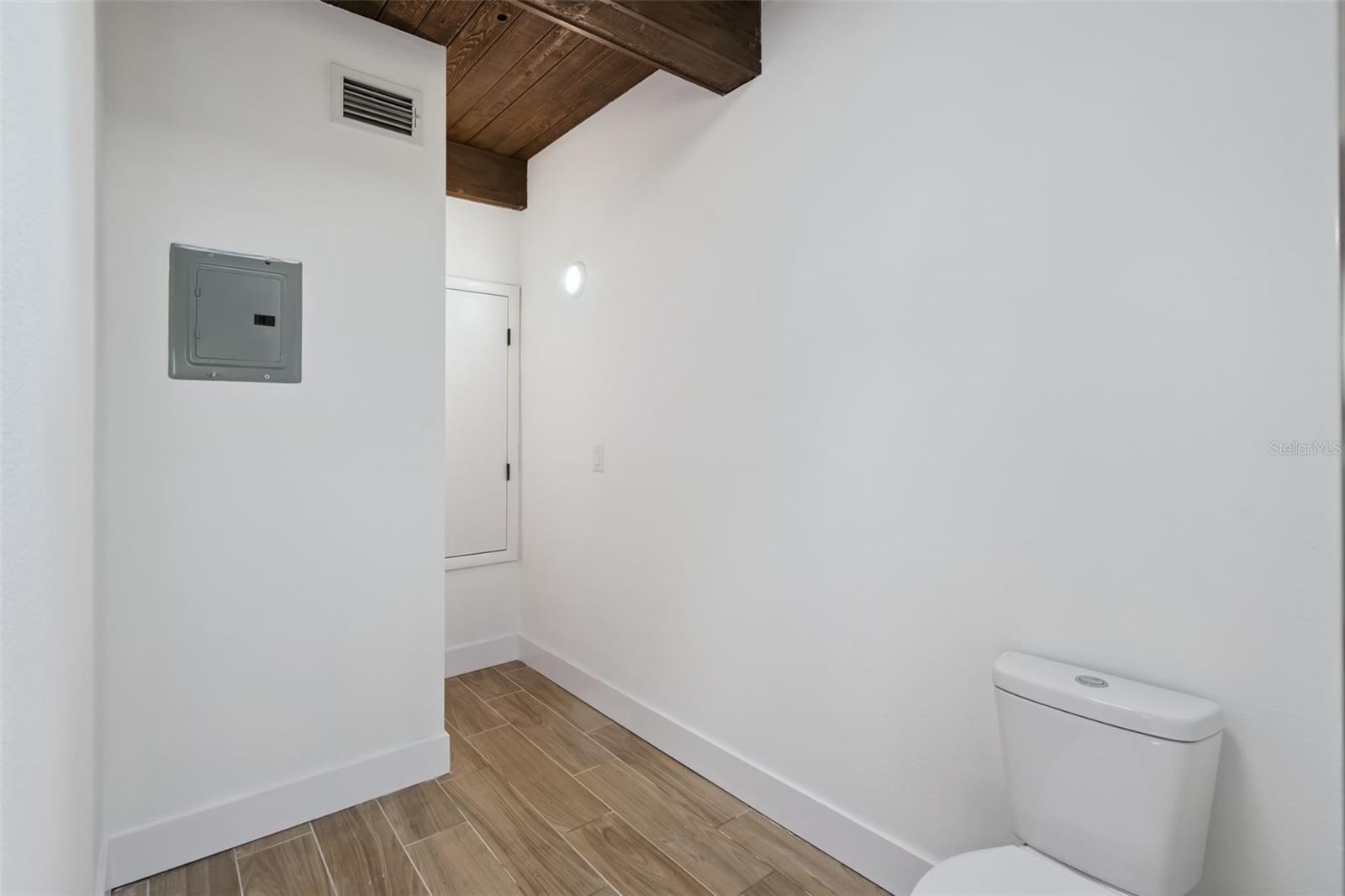 LAKE SHORE GARDENS FIRST ADD - Residential