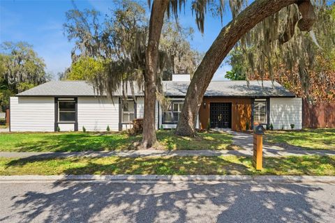 Photo of 418 E Lakeshore Drive, Ocoee, FL 34761 (MLS # O6395685)