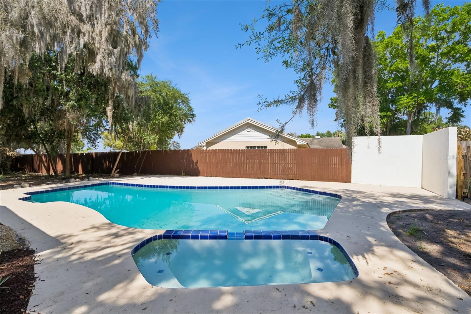 LAKE SHORE GARDENS FIRST ADD - Residential