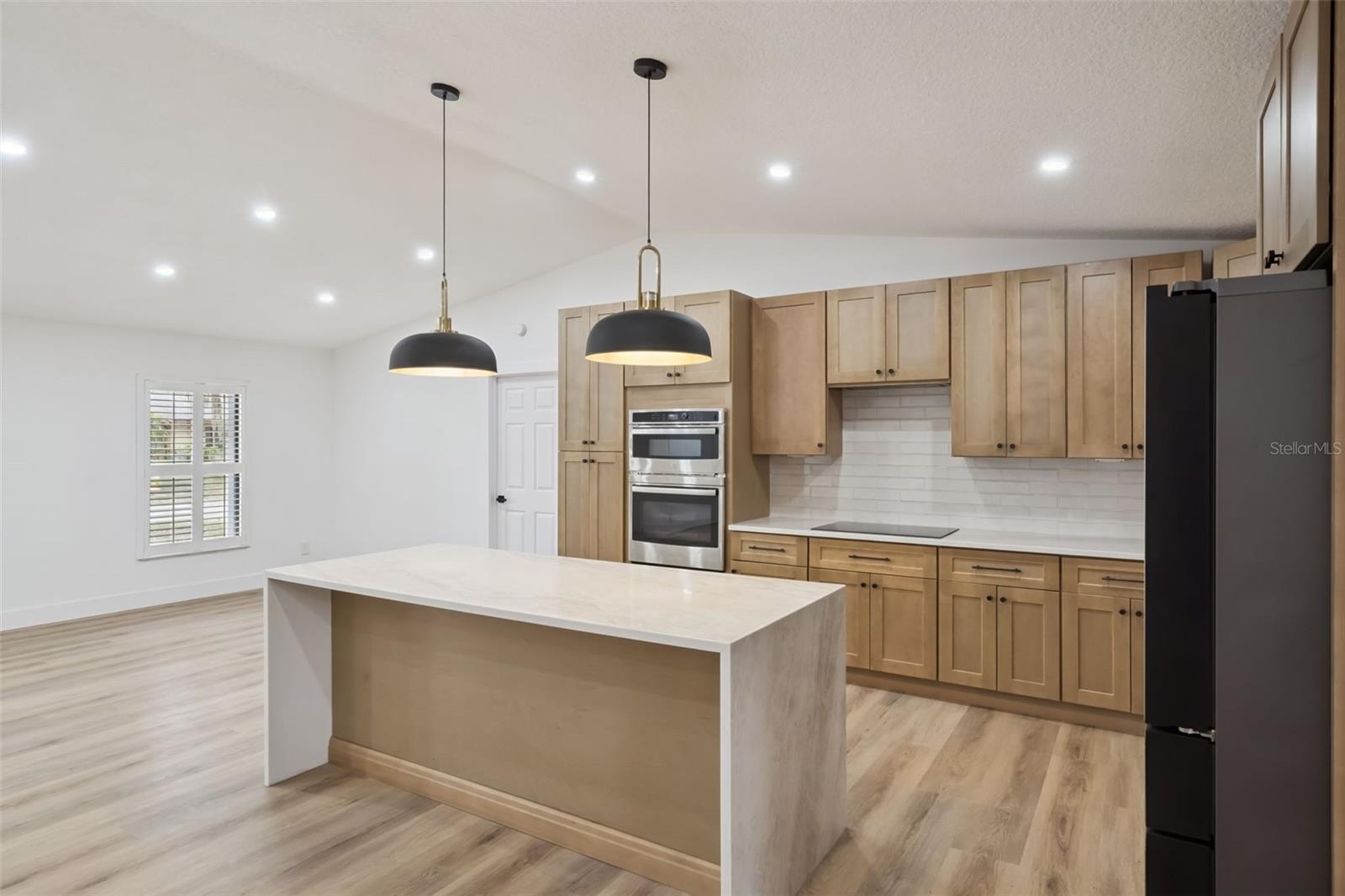 LAKE SHORE GARDENS FIRST ADD - Residential