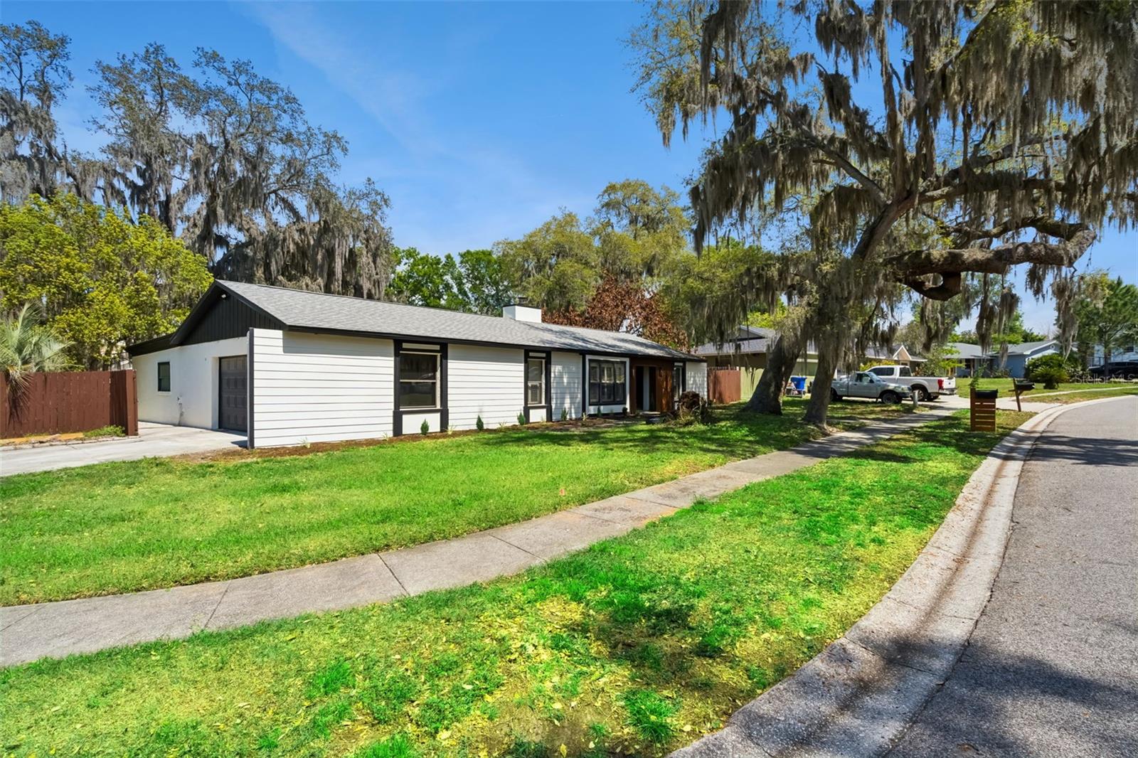 418 E LAKESHORE DRIVE