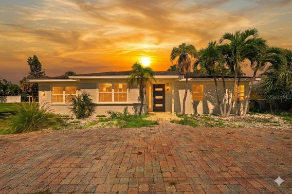 870 NARCISSUS AVE, CLEARWATER BEACH, FL 33767 - Image 8b0a4b2cfcb62a92088a74e6970f4bfa/1076319143