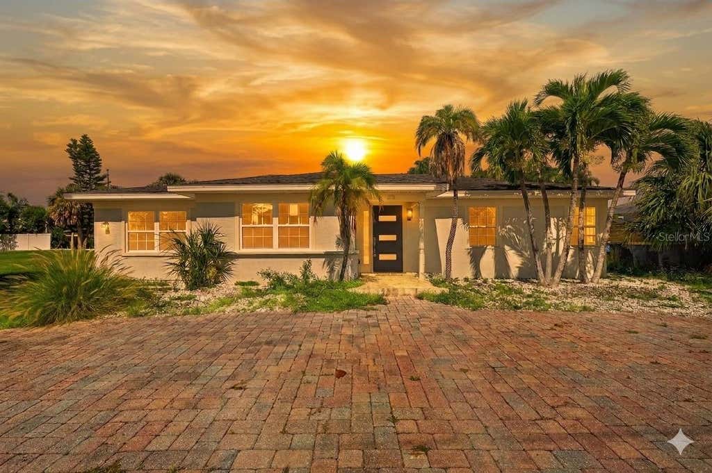 Photo of 870 Narcissus Avenue, Clearwater Beach, FL 33767 (MLS # TB8534961)