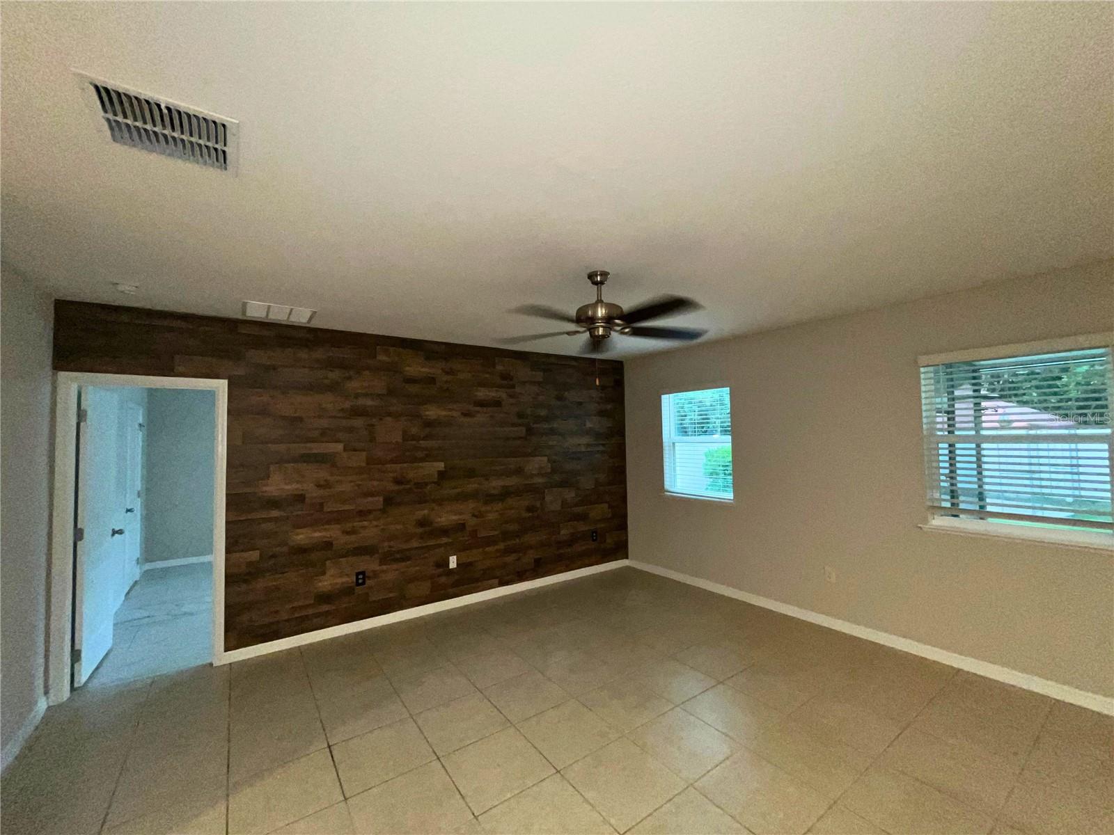 MALLORY SQUARE-PH 2 - Residential Lease