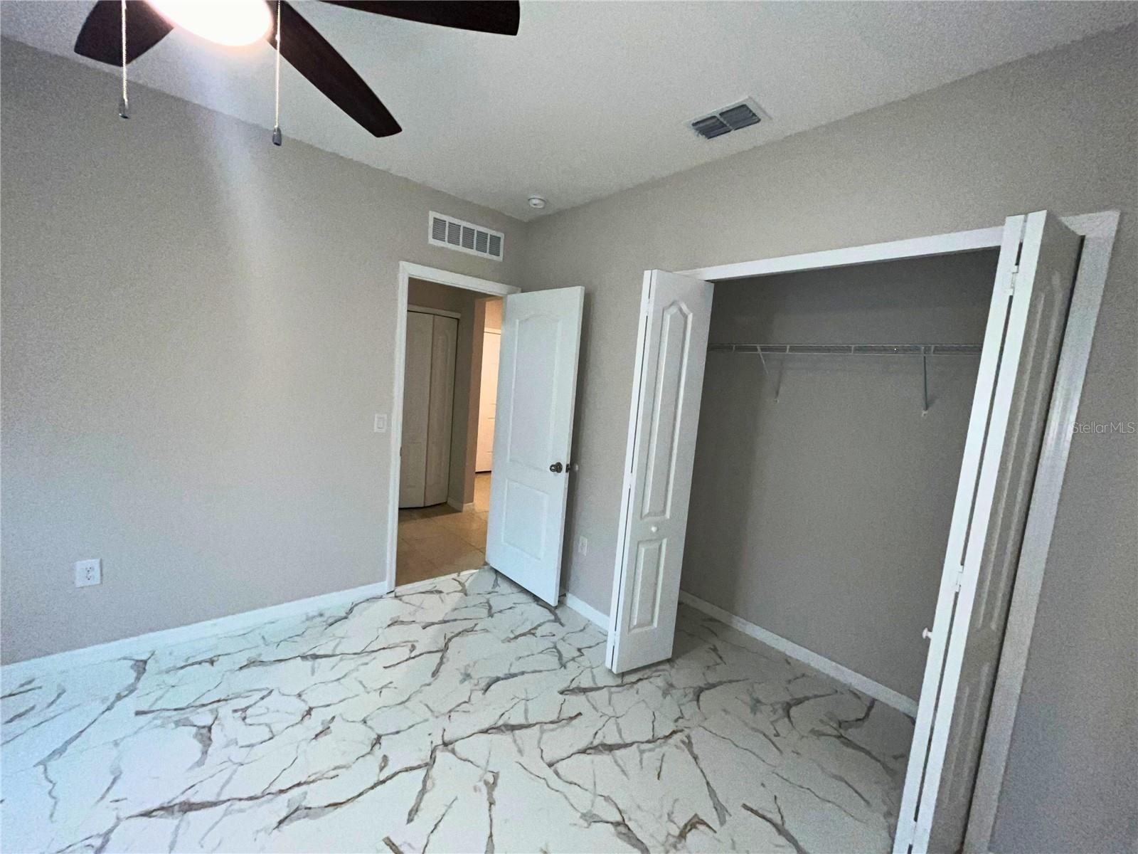 MALLORY SQUARE-PH 2 - Residential Lease