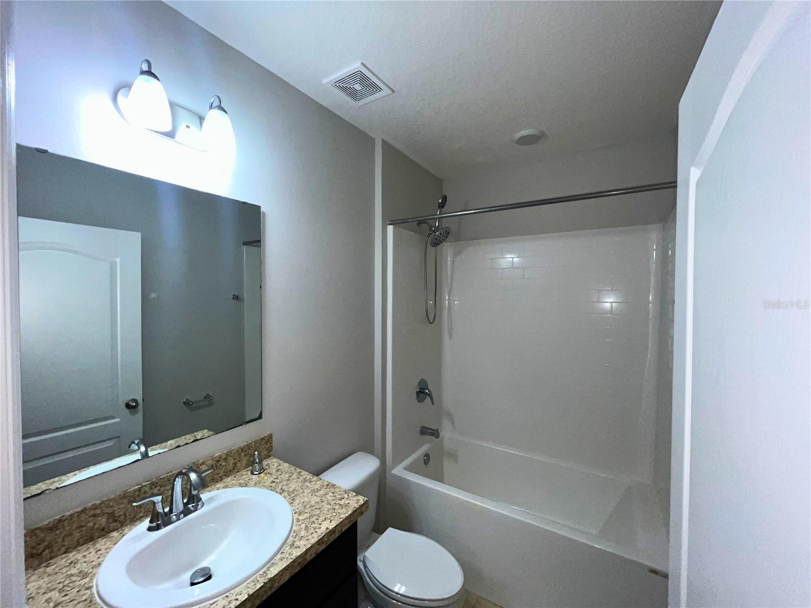 MALLORY SQUARE-PH 2 - Residential Lease