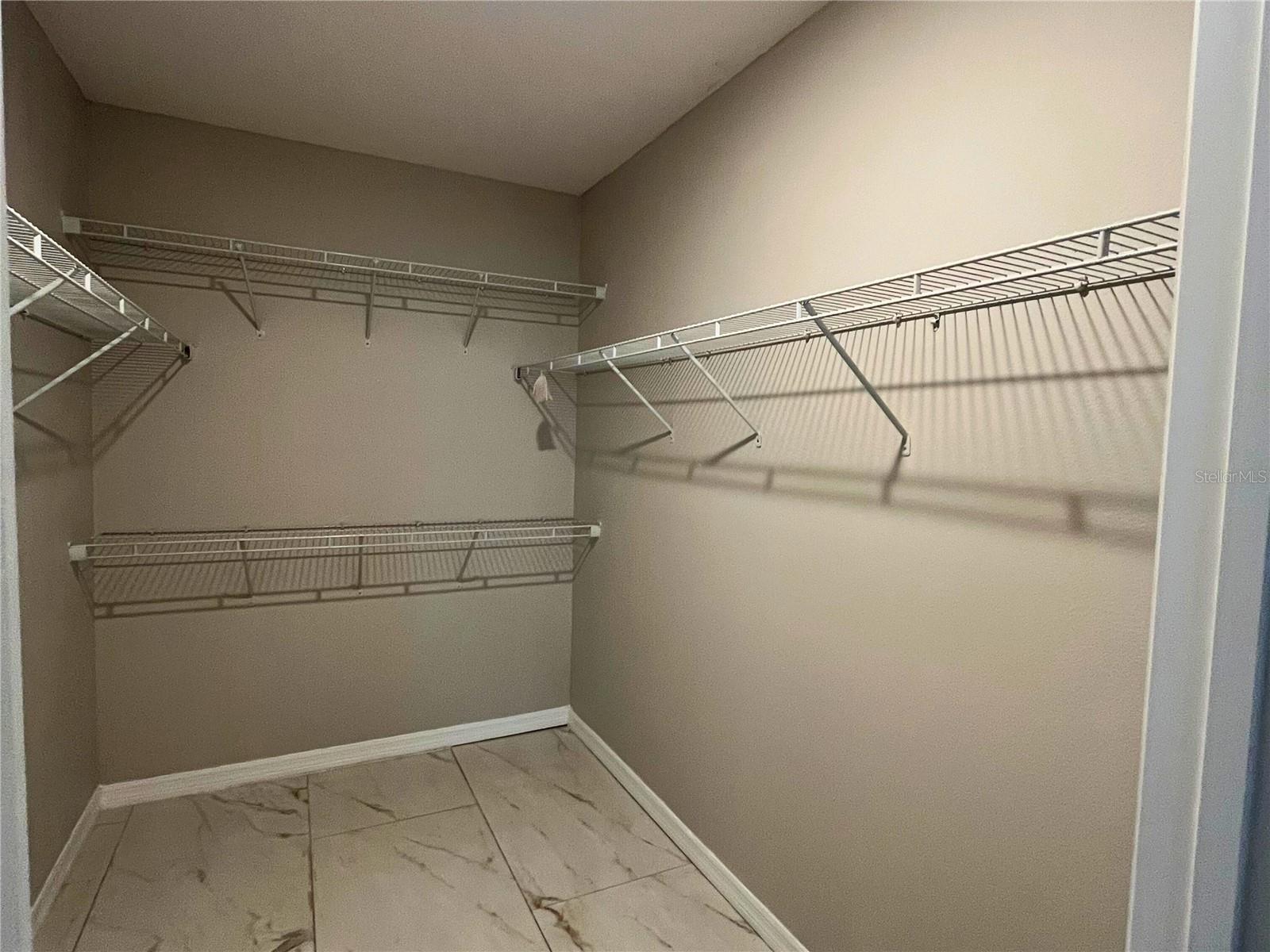 MALLORY SQUARE-PH 2 - Residential Lease