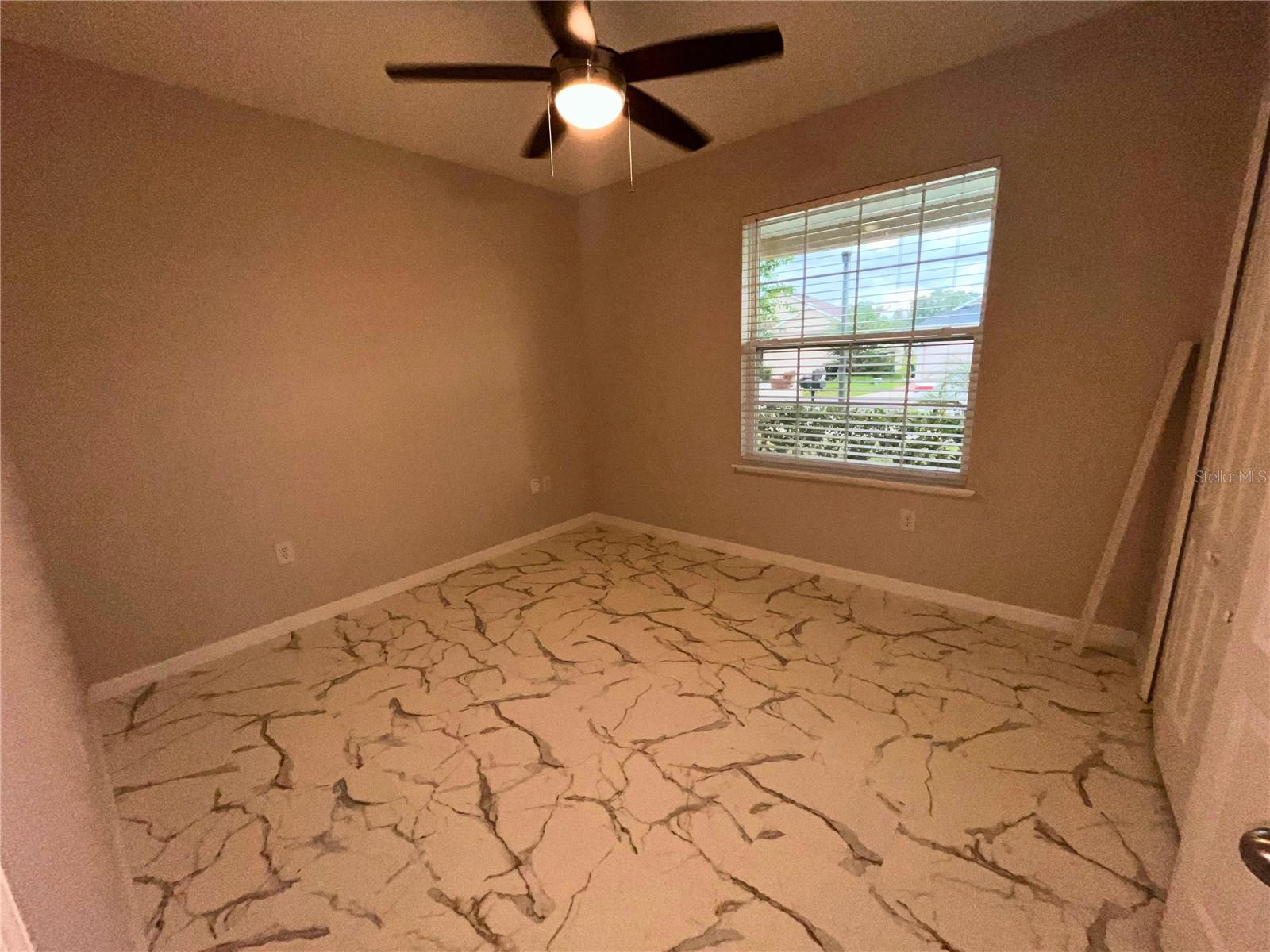 MALLORY SQUARE-PH 2 - Residential Lease