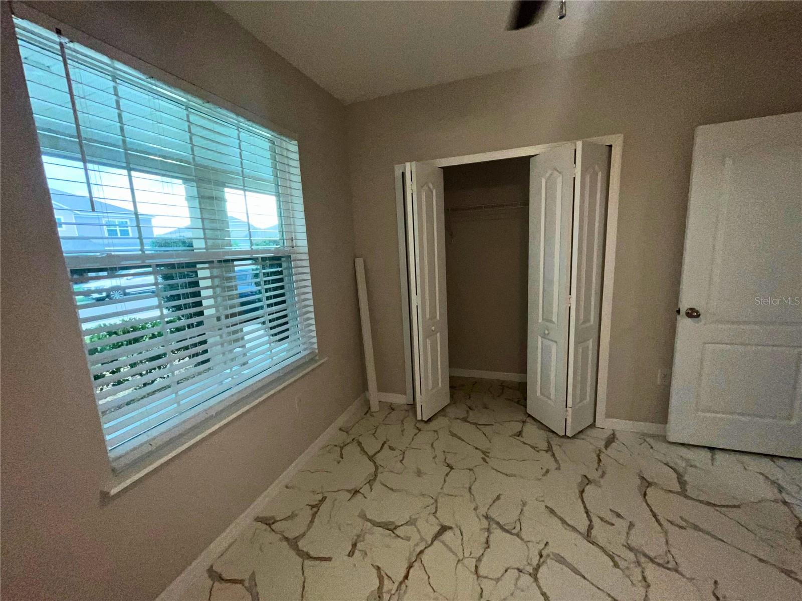 MALLORY SQUARE-PH 2 - Residential Lease