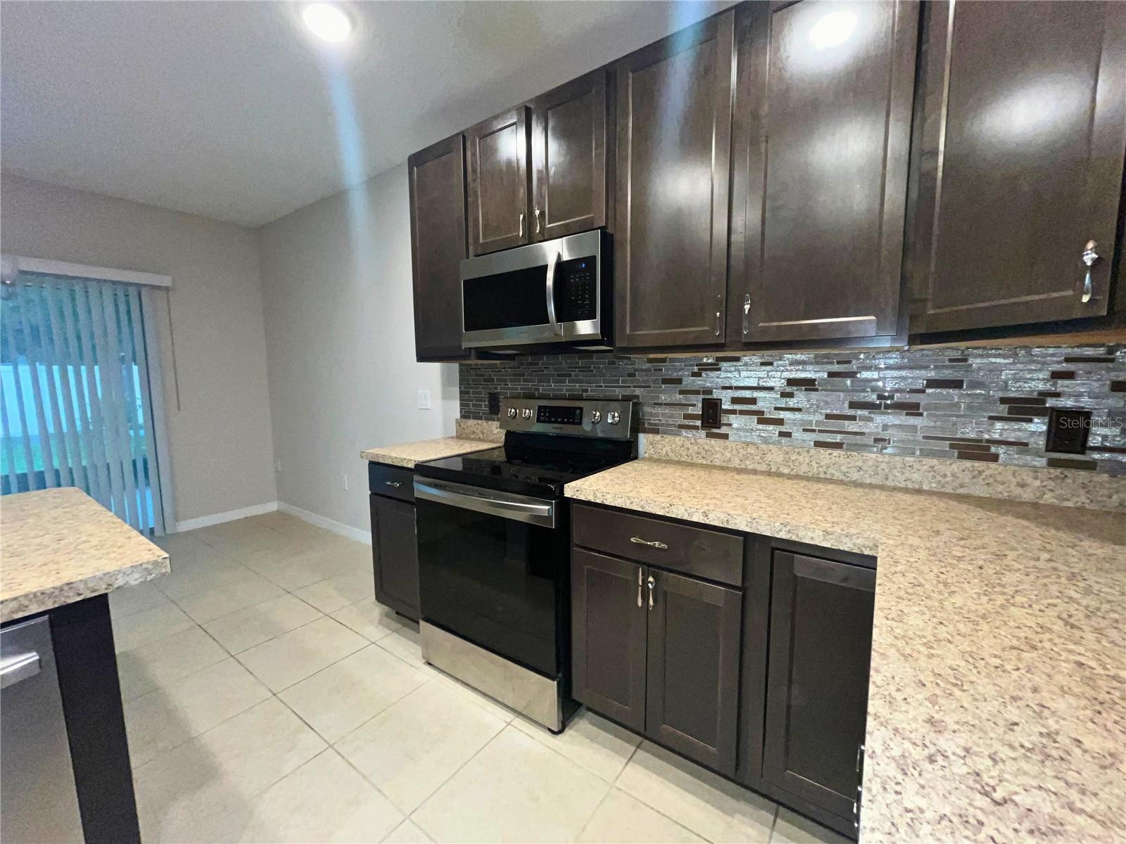 MALLORY SQUARE-PH 2 - Residential Lease