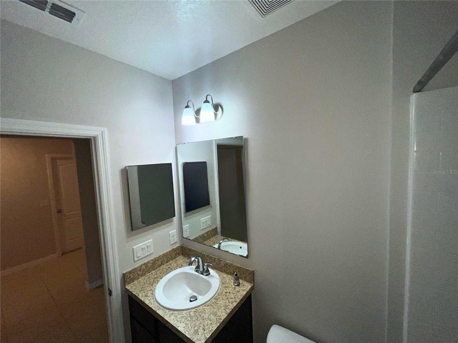 MALLORY SQUARE-PH 2 - Residential Lease