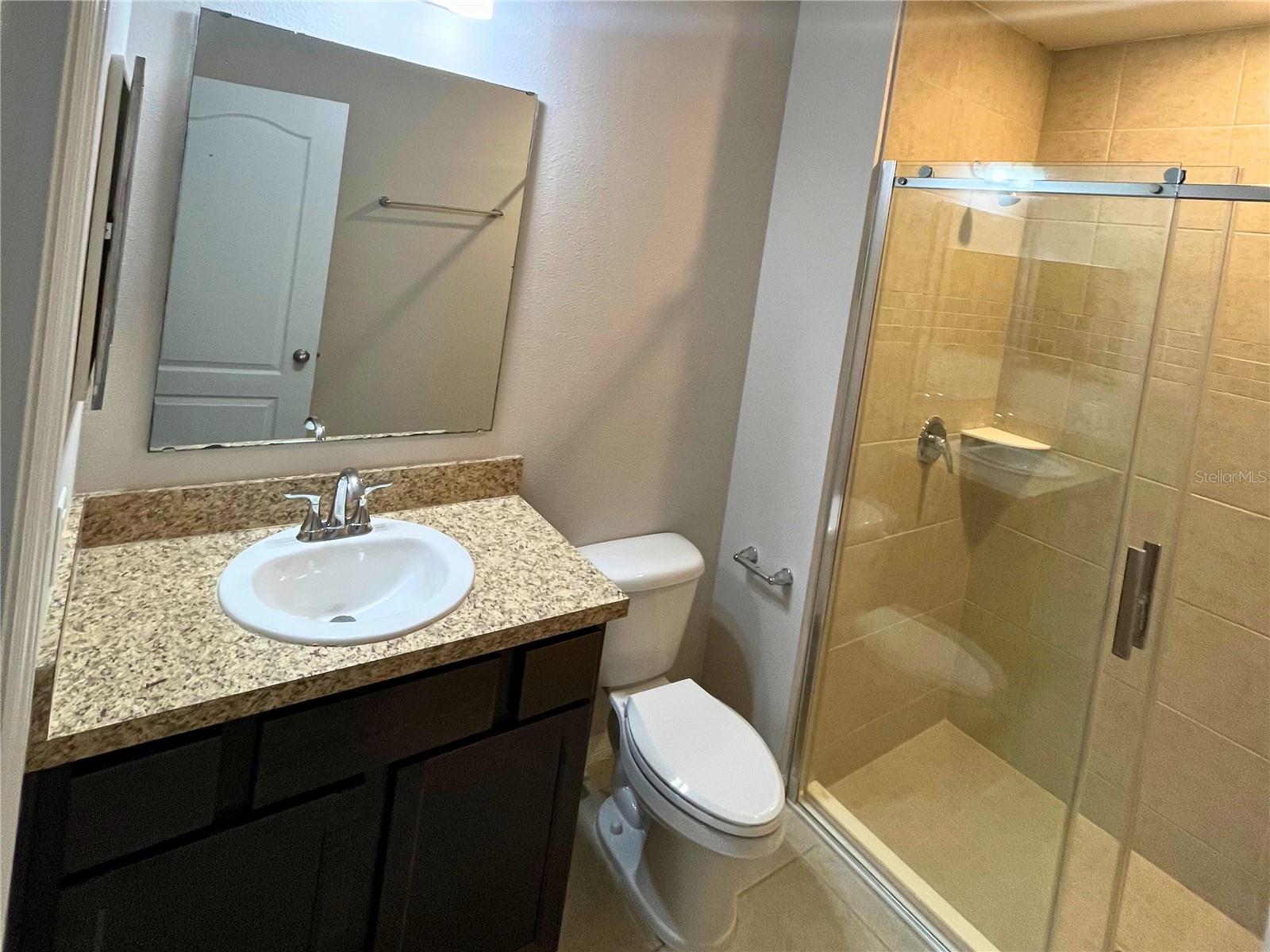 MALLORY SQUARE-PH 2 - Residential Lease