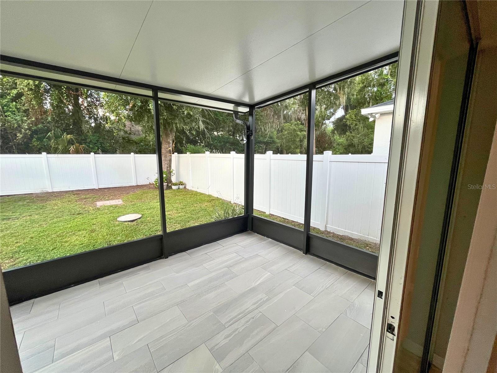 MALLORY SQUARE-PH 2 - Residential Lease