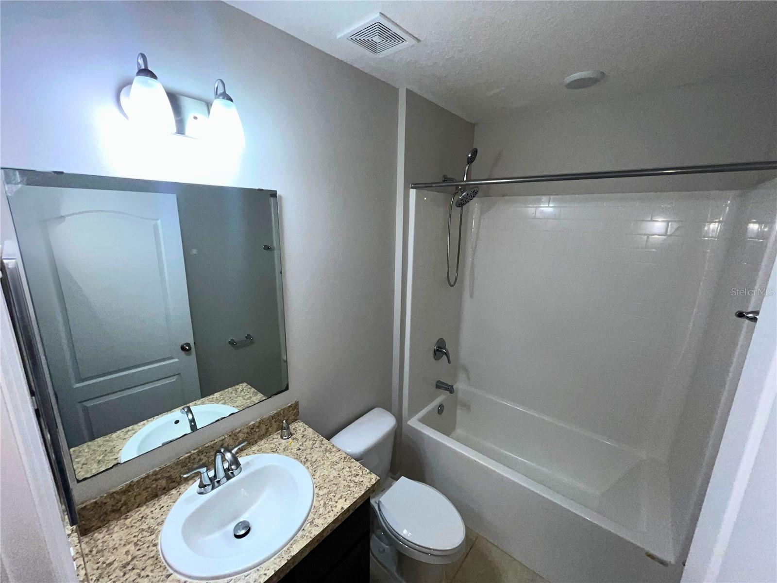 MALLORY SQUARE-PH 2 - Residential Lease