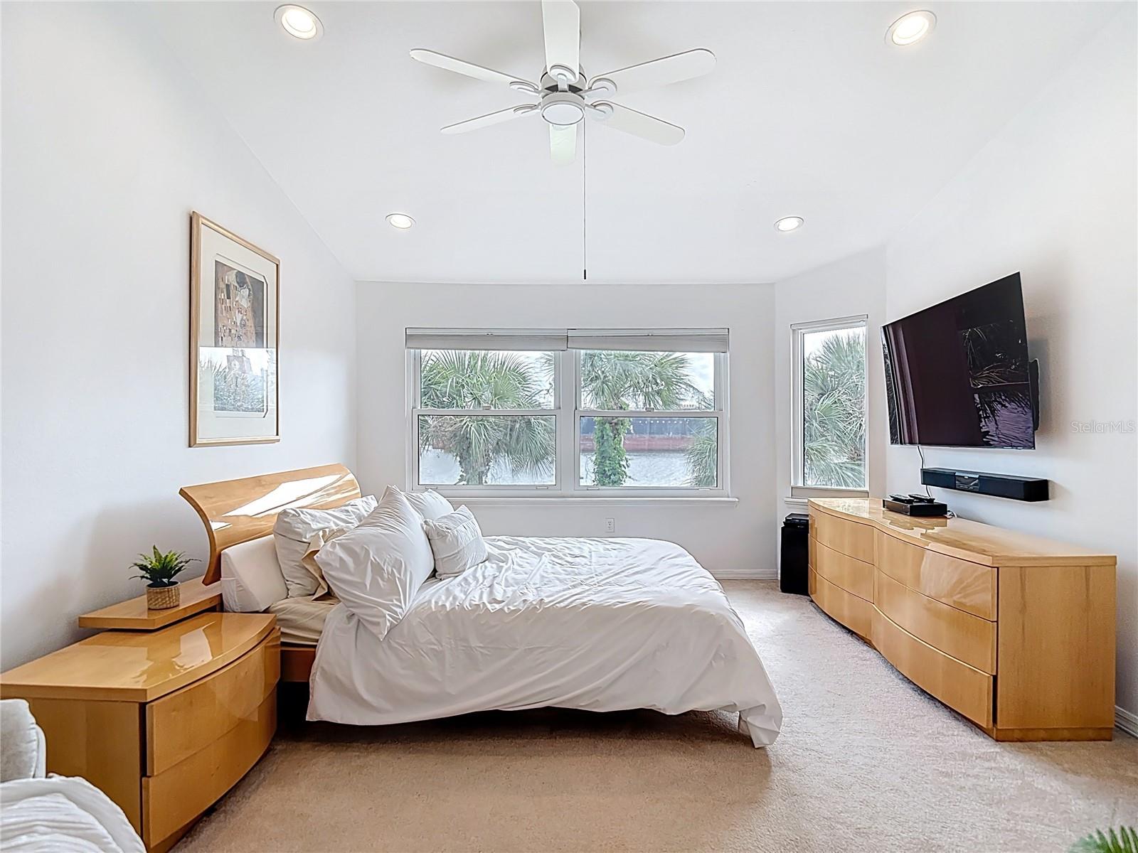 HARBOR HOMES PH ONE - Residential