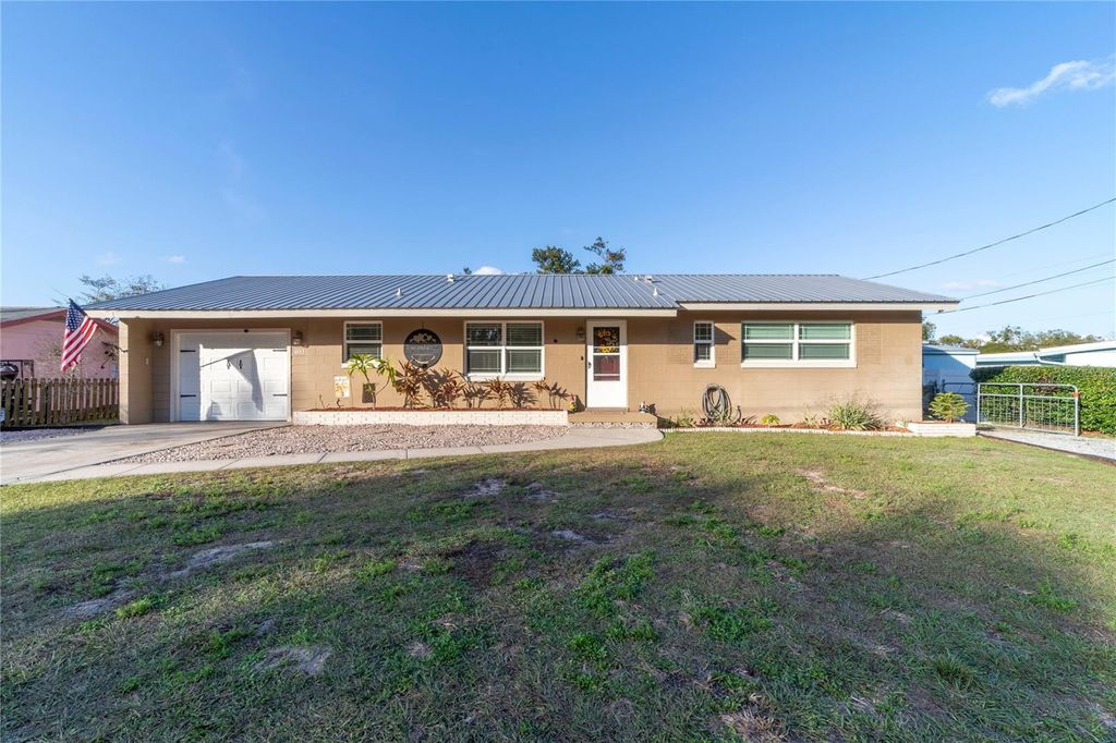 Photo of 603 W Pennsylvania Avenue, Deland, FL 32720 (MLS # V4946601)