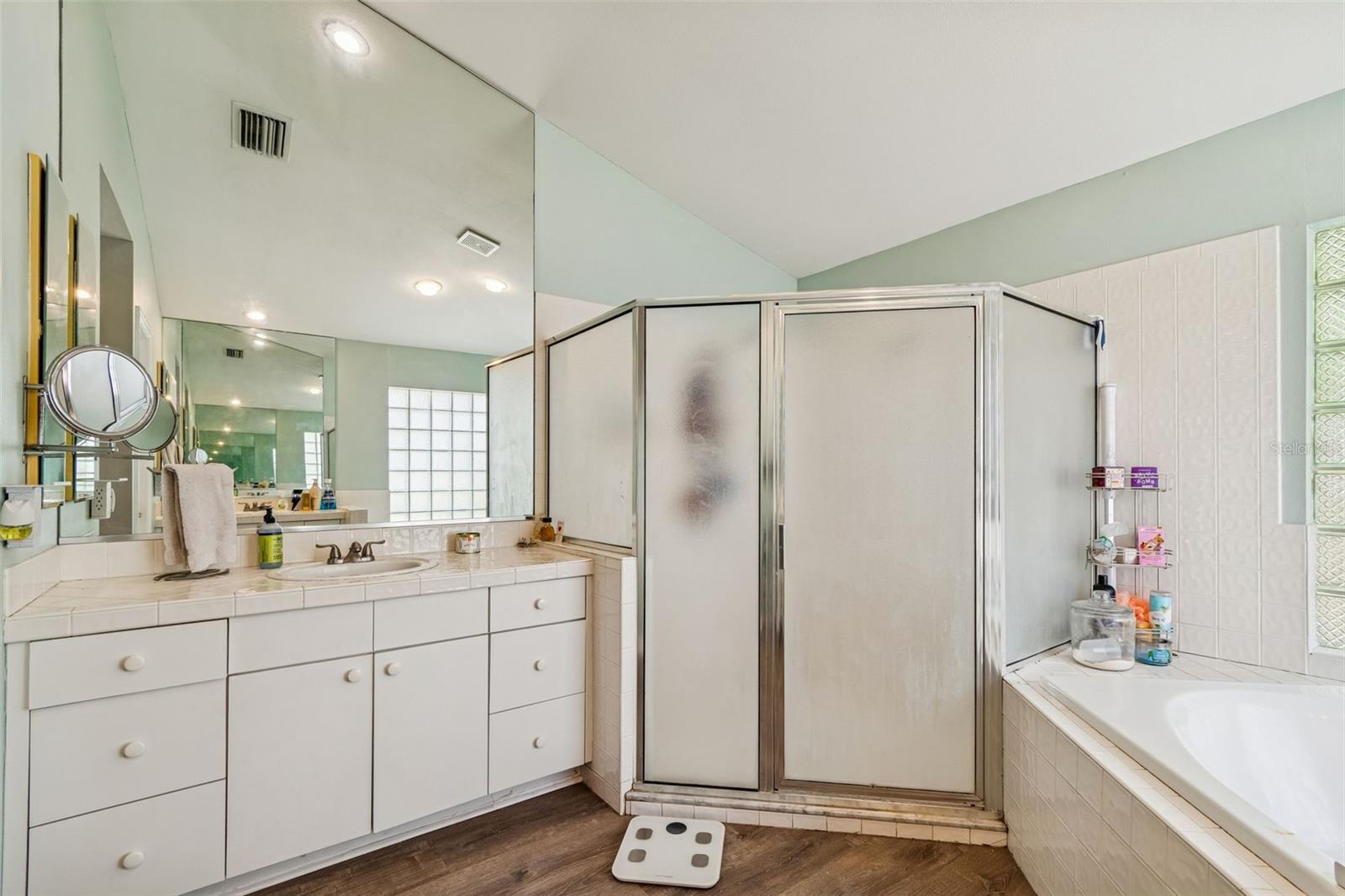 CHAPMAN MANORS - Residential