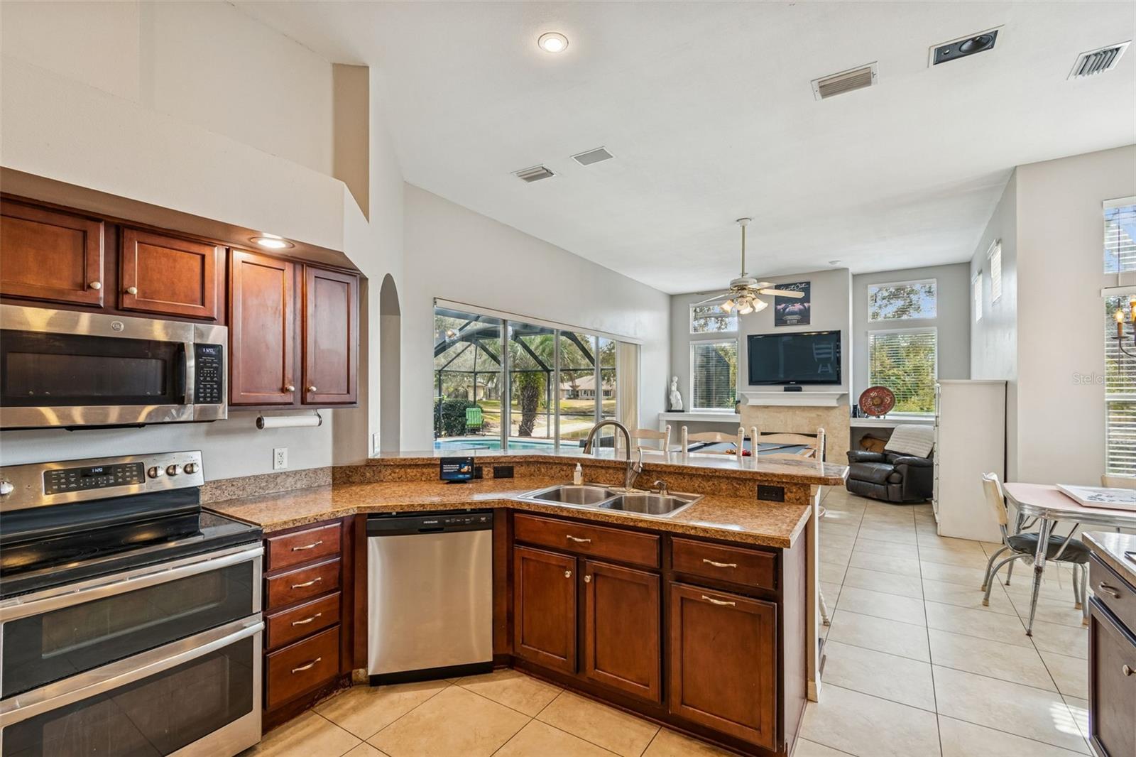 CHAPMAN MANORS - Residential