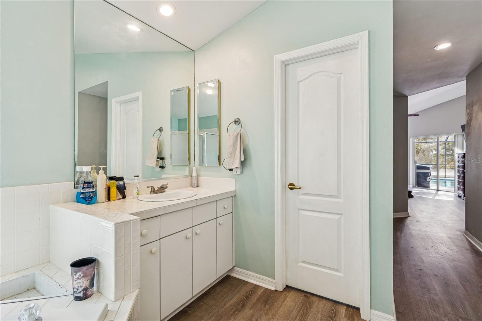 CHAPMAN MANORS - Residential