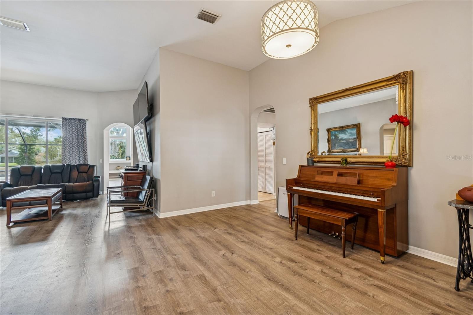 CHAPMAN MANORS - Residential