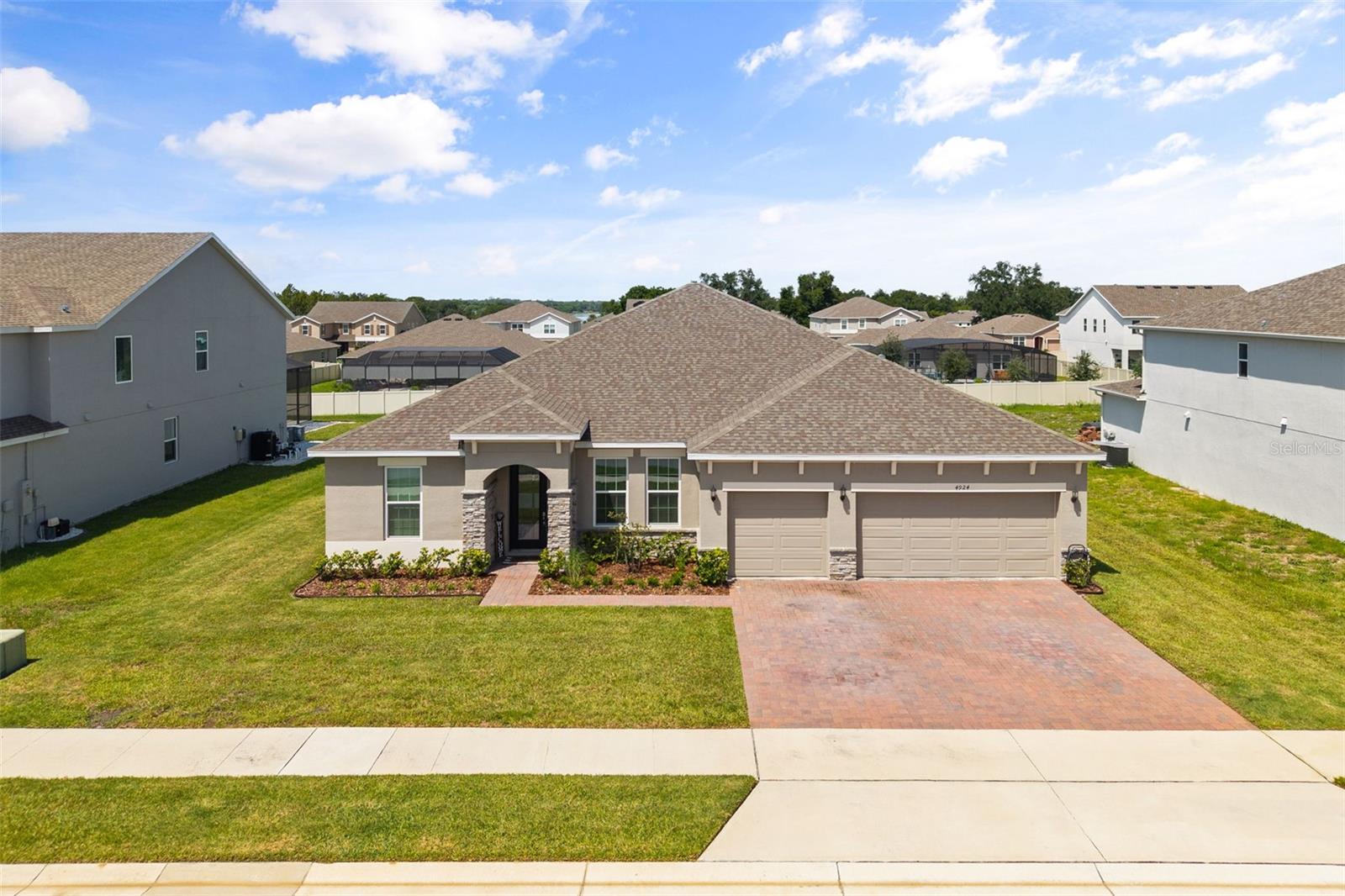 4924 GOLDEN ZENITH WAY