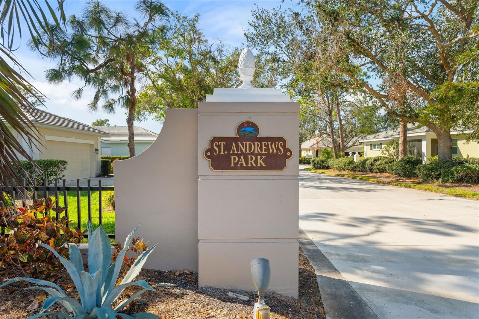 905 BARCLAY COURT
