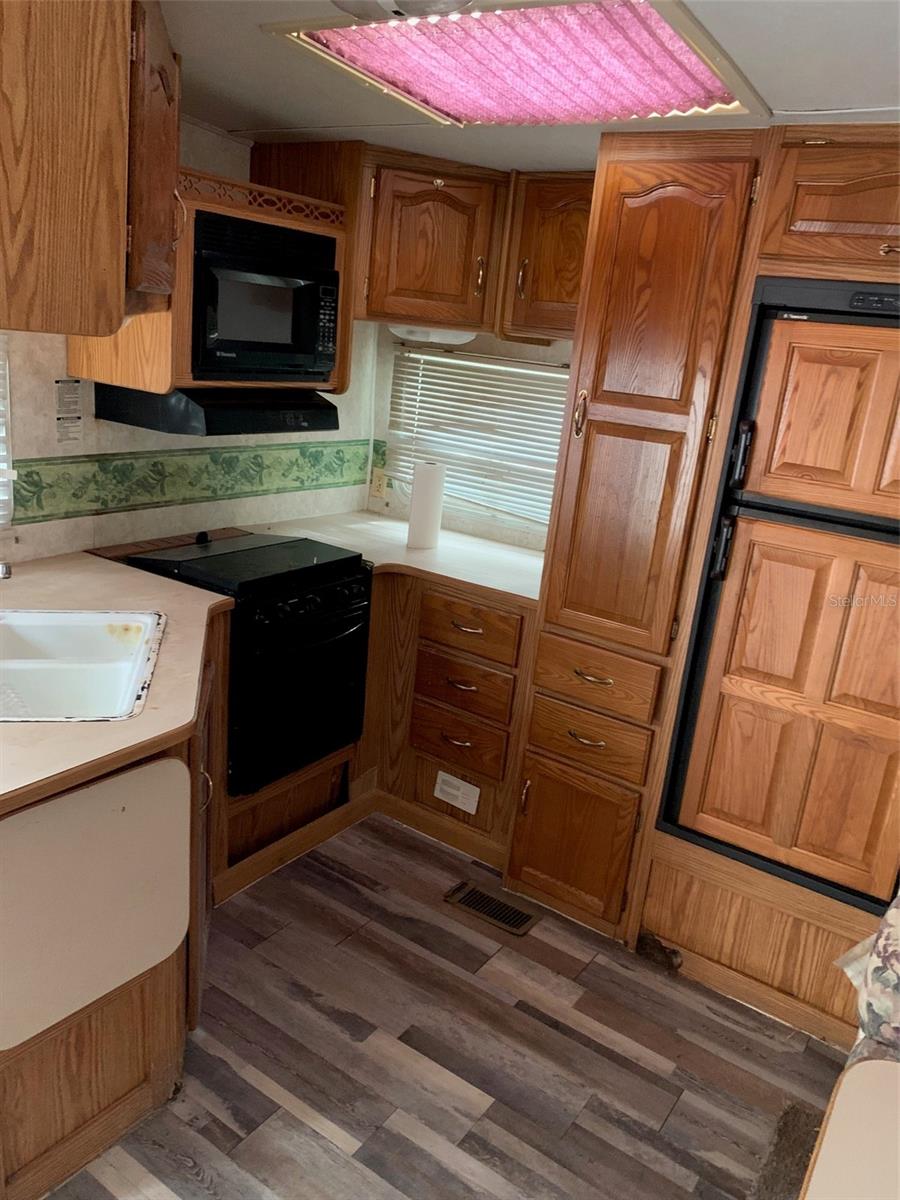 YOGI BEARS JELLYSTONE PK CAMP - Residential Lease