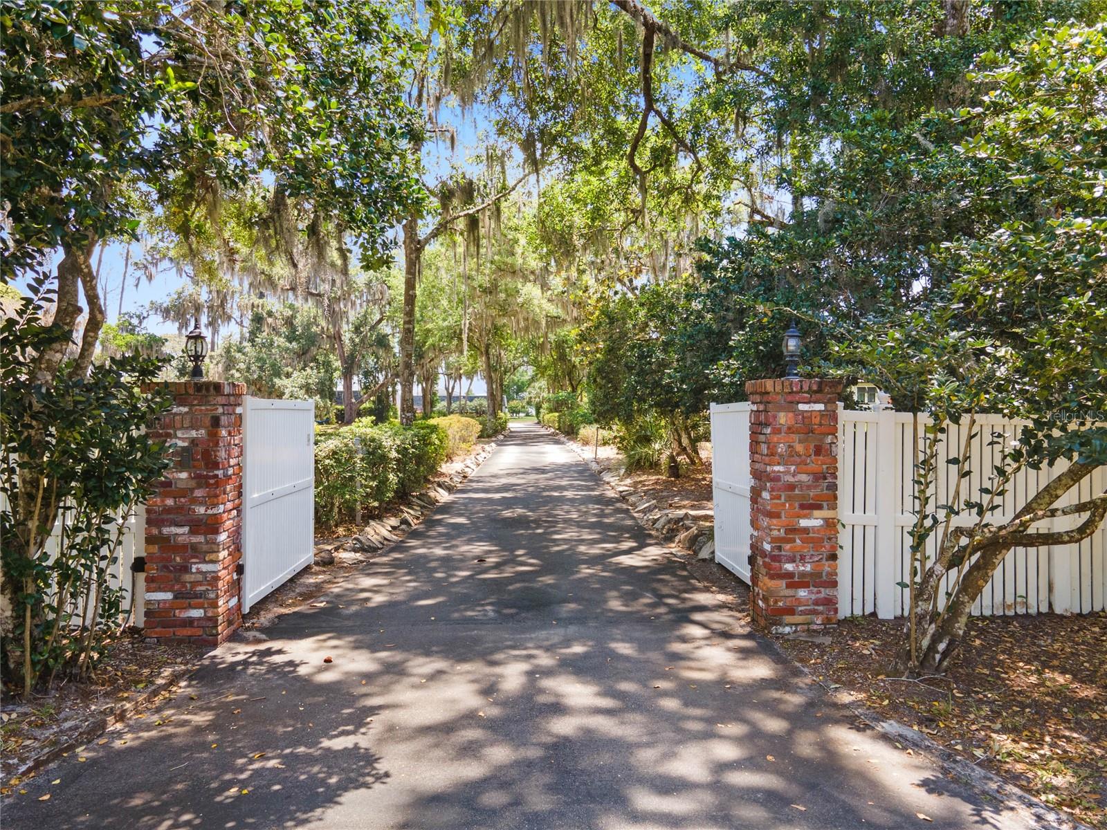 LAKE MARY JANE SHORES - Residential